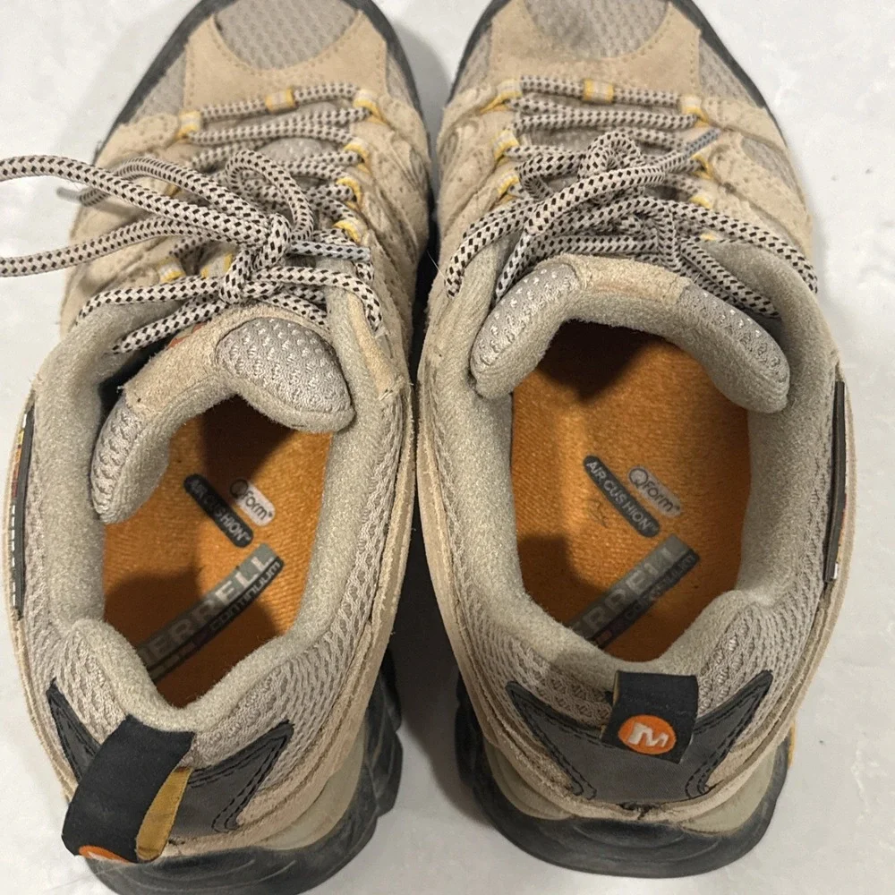 J06020 MERRELL WOMEN'S MOAB 2 VENT HIKING SHOES TAUPE SIZE 8.5 EUC